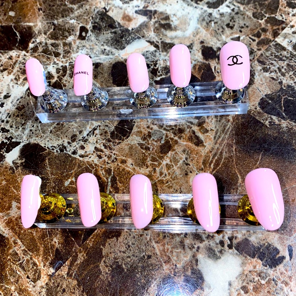 Press on nails